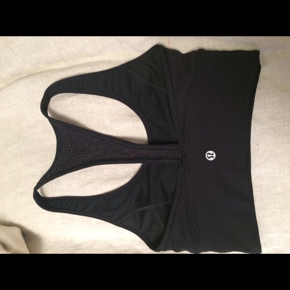 Black lulu lemon sports bra